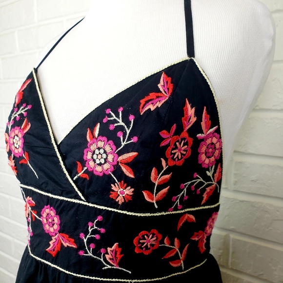 Kirra Embroiderd Floral Halter Top Sz M - Picture 2 of 5